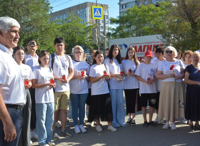 Астраханские патриоты почтили память безвинно погибших при взрыве 19.08.2001 года на Кировском рынке